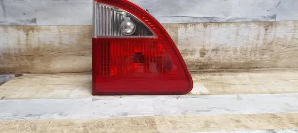 Tailgate rear/tail lights