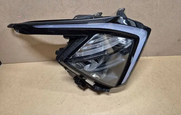 KIA Sportage Headlight/headlamp 92102R2000
