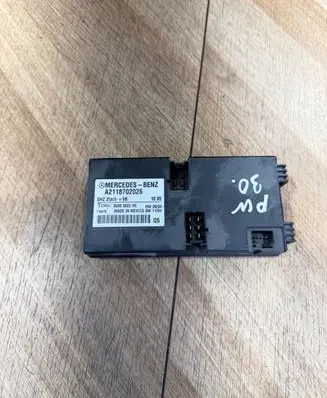 Mercedes-Benz E W211 Seat control module A2118702026 00005822A9