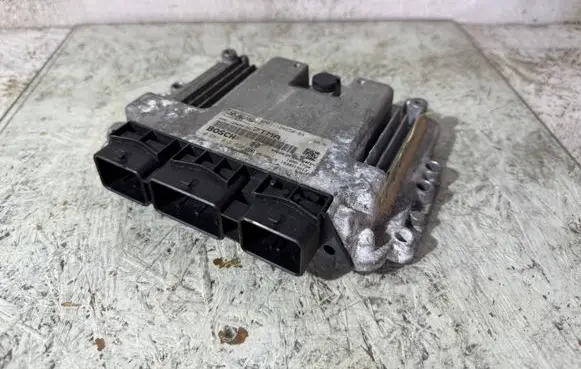 Mazda 3 I Engine control unit/module 6M6112A650BA 0281012530