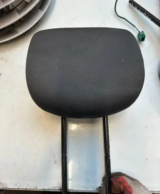 Renault Megane III Front seat headrest 231123