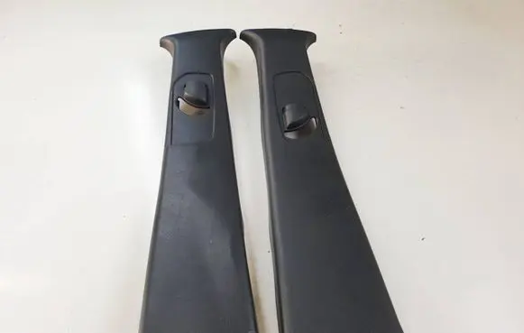 Jeep Grand Cherokee (B) pillar trim (bottom)