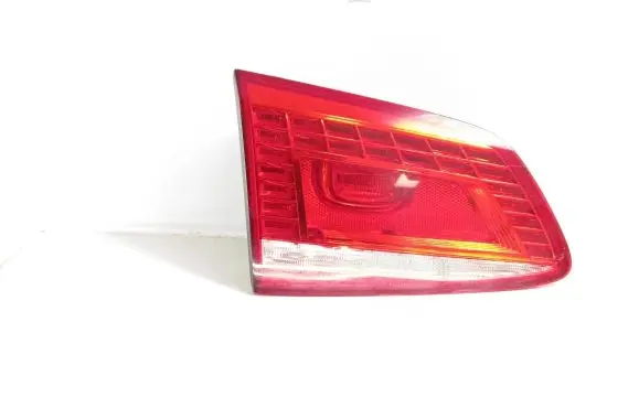 Volkswagen PASSAT B7 Tailgate rear/tail lights E13062