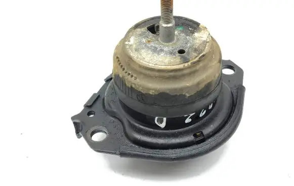 Jeep Grand Cherokee Engine mount bracket