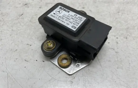 Mercedes-Benz E W211 ESP (stability program) switch 0265005230 0015404517