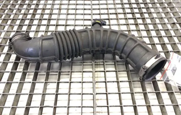 Renault Megane II Air intake hose/pipe 8200500384