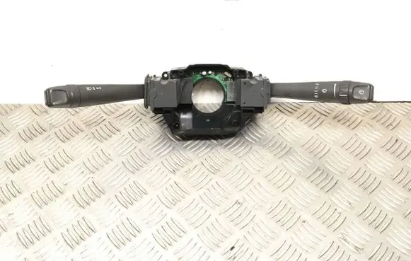 Wiper turn signal indicator stalk/switch