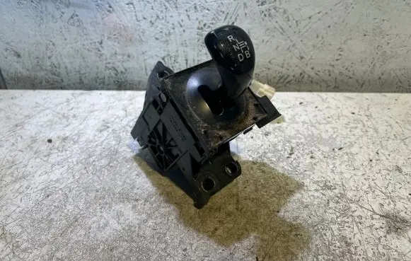 Toyota Auris E180 Gear shifter/selector 75C583