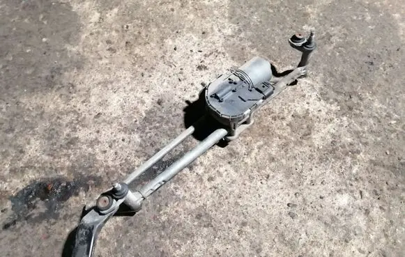 Skoda Octavia Mk2 (1Z) Front wiper linkage and motor 1Z1955119A 0390241754 1Z1955023C