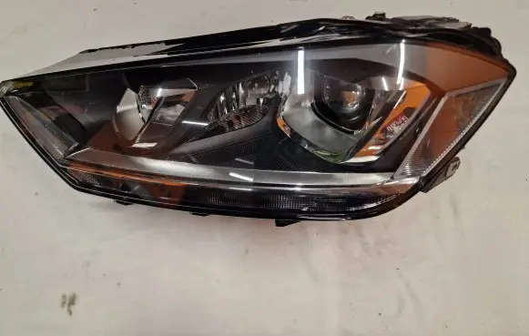 Volkswagen Golf Sportsvan Headlight/headlamp 517941031B 90056421 X611VE21MPW