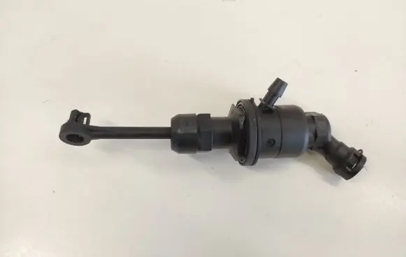 Nissan Note (E11) Clutch master cylinder 306101U900
