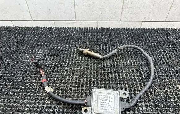 Mercedes-Benz CLS C218 X218 Lambda probe sensor A0009056900