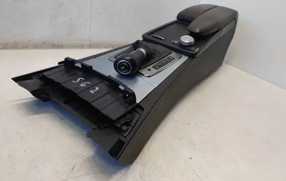 Mercedes-Benz C W204 Armrest A2046800150 2046800150