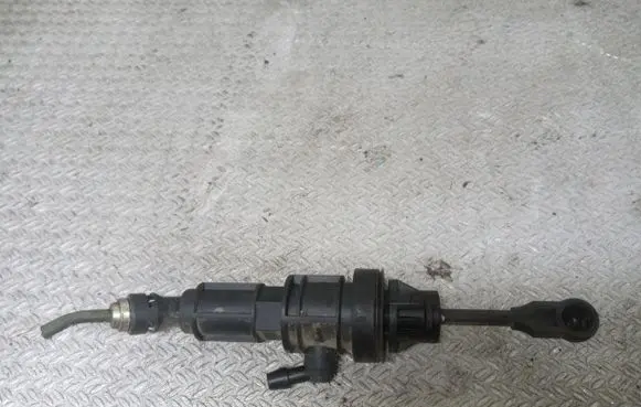 Mitsubishi Lancer VIII Clutch master cylinder 2345A041
