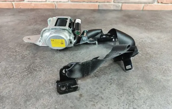 BMW X2 F39 Rear seatbelt