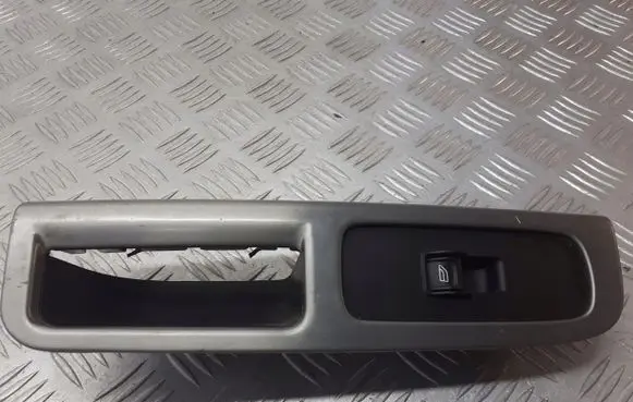 Volvo V50 Electric window control switch 8663815