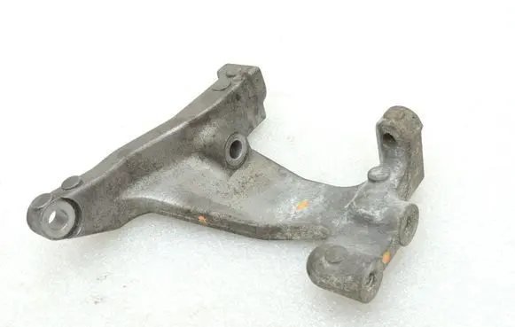 Mitsubishi Pajero Engine mounting bracket ME203029