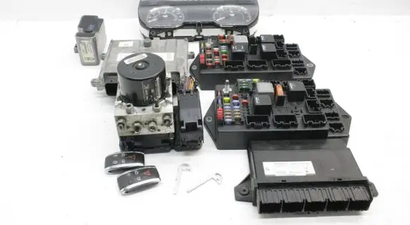 Jaguar XK - XKR Engine ECU kit and lock set 6W8314C568AA 6W8310849GE
