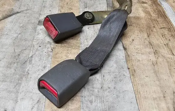 Lexus ES 250 - 300 - 330 Rear seatbelt buckle C033402 B340