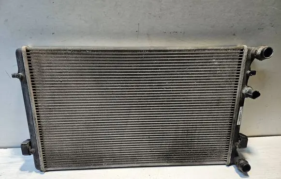Volkswagen Golf IV Coolant radiator 