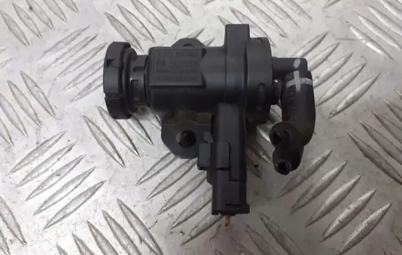 Citroen C5 Valve vacuum 9635704380