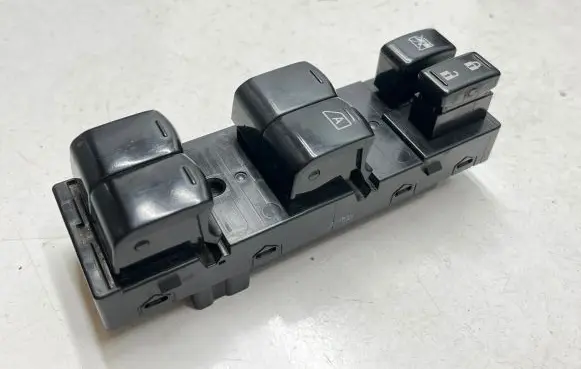 Nissan Note (E12) Electric window control switch