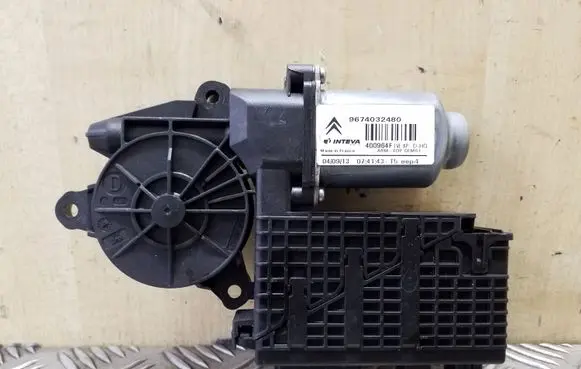 Citroen C4 I Picasso Front door window regulator motor 9674032480 400964F