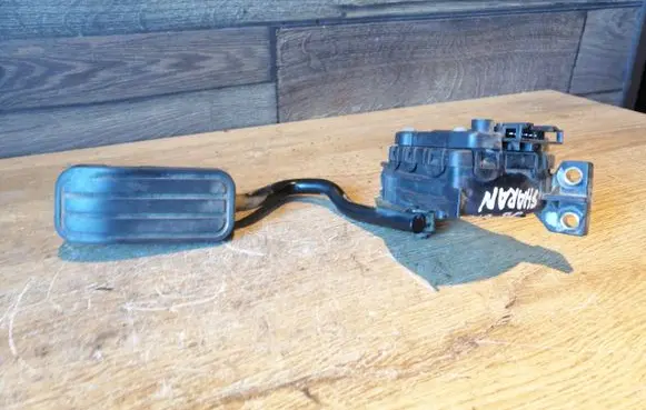 Volkswagen Sharan Accelerator throttle pedal 7M1721603