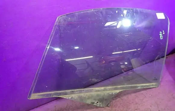 Citroen C3 Front door window glass four-door