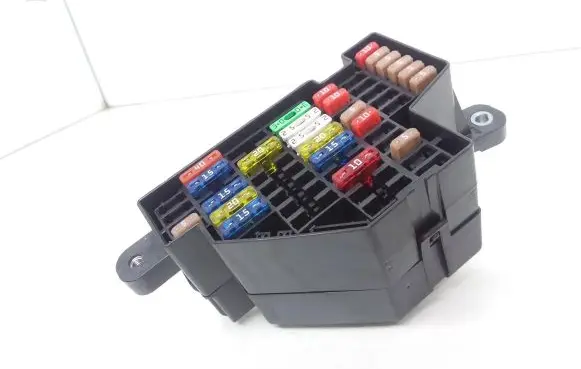 Skoda Octavia Mk2 (1Z) Fuse module 2062475964