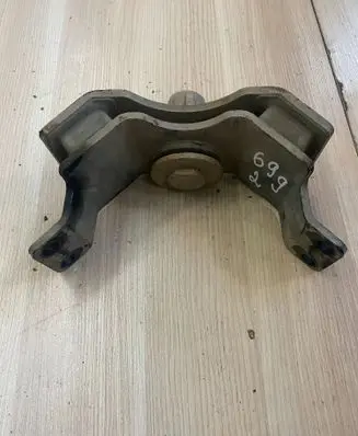 Toyota Hilux (AN10, AN20, AN30) Gearbox mount