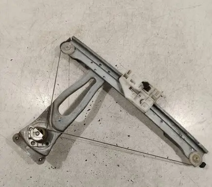 Rear door manual window regulator