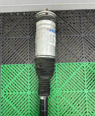 Land Rover Range Rover L405 Front shock absorber with coil spring 22300391 3100010270