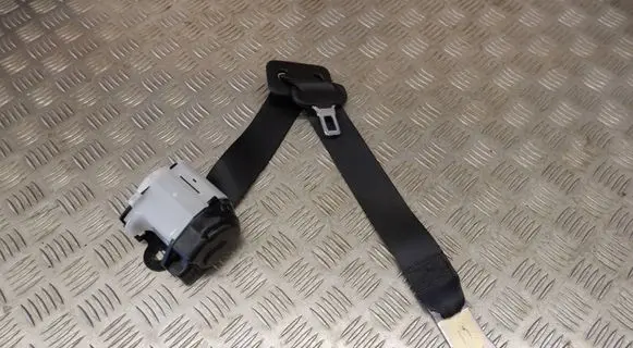 Toyota Auris E180 Middle seatbelt (rear) 7335002140