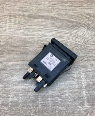 Volkswagen PASSAT B5.5 Windscreen/window heater switch 3B0959621C