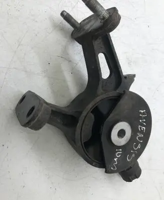 Toyota Avensis T270 Engine mount bracket