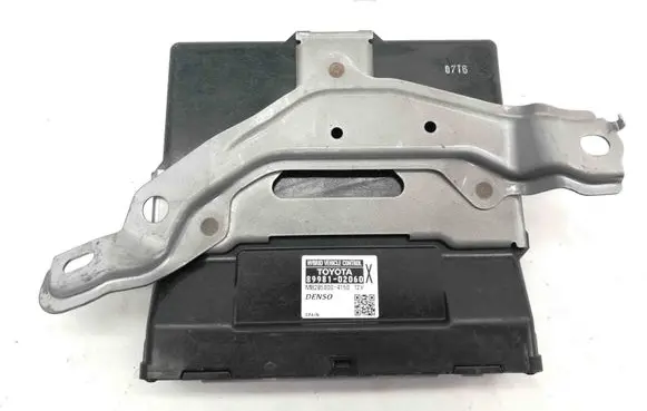 Toyota Auris E180 Other devices 8998102060