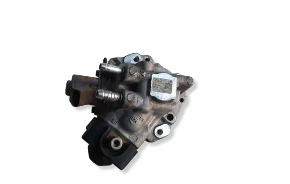 Volkswagen Polo V 6R Fuel injection high pressure pump 28334239 0019627CGR 03P130755