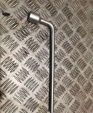 Mercedes-Benz R W251 Wheel nut wrench 2215810001