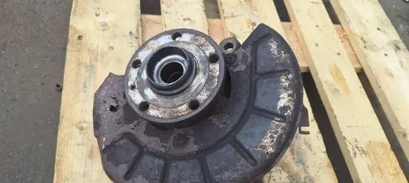 Volkswagen Golf V Front wheel hub 