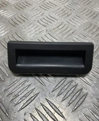 Tailgate opening switch