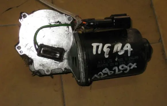 Opel Tigra A Front wiper linkage and motor