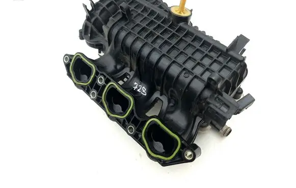 Audi A1 Intake manifold 04C145749A