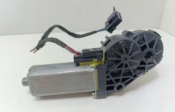 Volkswagen PASSAT B6 Seat adjustment motor 0390203224