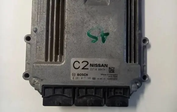 Nissan Qashqai Engine control unit/module 23710BB47A 1039S43639 0281017185