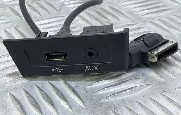 Skoda Rapid (NH) USB socket connector 5JC035726