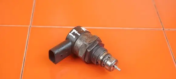BMW X5 E53 Fuel pressure sensor 0281002481 17MB51