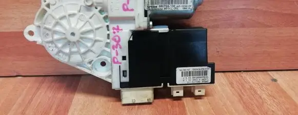 Peugeot 307 Front door window regulator motor 9649911680 980703100 981011052