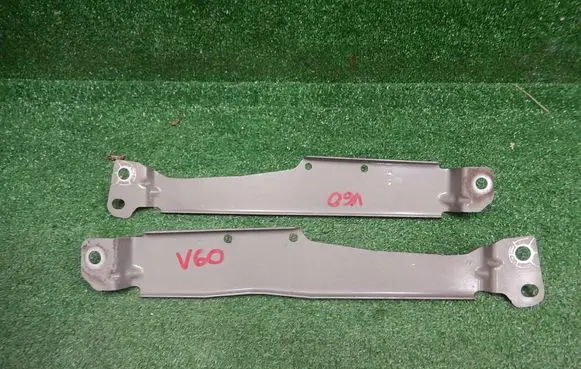 Volvo V60 Fender mounting bracket 31468234