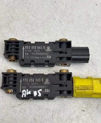 Audi A4 S4 B7 8E 8H Airbag deployment crash/impact sensor 8E0959643B 200705 011196